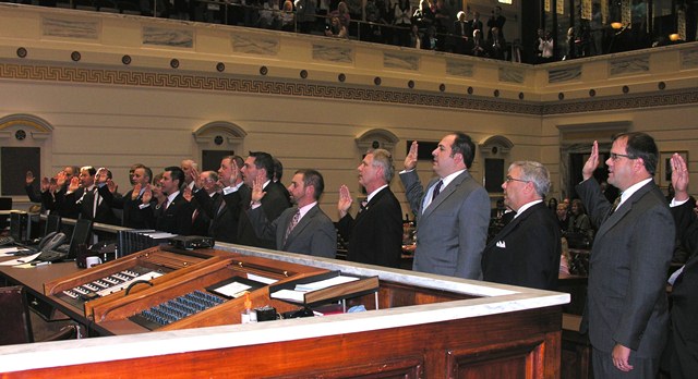 New and reelected members of the State Senate took the Oath of Office during a ceremony at the State Capitol on Wednesday.