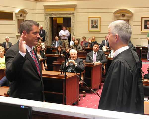 Oklahoma Supreme Court Chief Justice Steven W. Taylor administers the oath of office to Senator Greg Childers.